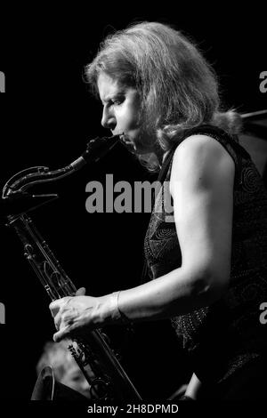 Karen Sharp spielt mit dem Karen Sharp Quartett beim Scarborough Jazz Festival 2021, Großbritannien, Tenorsax Stockfoto