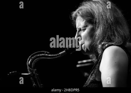 Karen Sharp spielt mit dem Karen Sharp Quartett beim Scarborough Jazz Festival 2021, Großbritannien, Tenorsax Stockfoto