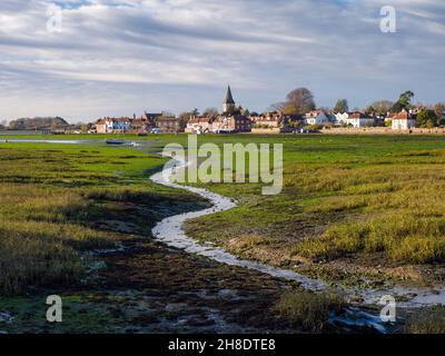 Der Salzmarsch im Chichester Harbour im Dorf Bosham, West Sussex, England. Stockfoto