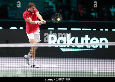 Borna Gojo aus Kroatien in Aktion im Spiel gegen Lorenzo Sonego aus Italien während des Davis-Cup-Viertelfinalmatches zwischen Italien und Kroatien bei Pala Alpitour am 29. November 2021 in Turin, Italien . Stockfoto