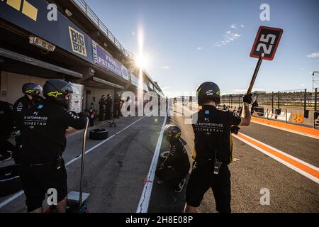 Mecaniciens Mechaniker, DS Techeetah, DS E-Tense FE21 Boxenstopp während des Vorsaison-Tests der FIA Formel-E-Weltmeisterschaft 2021-22, auf dem Circuit Ricardo Tormo vom 28. November bis 2. Dezember 2021 in Valencia, Spanien - Foto Germain Hazard / DPPI Stockfoto