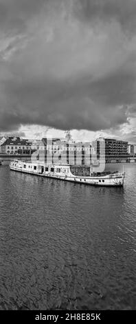 Schiffbruch im Osthafen Hafen, Berlin, Deutschland Stockfoto