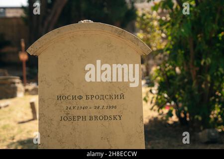 VENEDIG, ITALIEN - nov, 2021 Grabstein auf dem Grab des Joseph Brodsky. Hochwertige Fotos Stockfoto