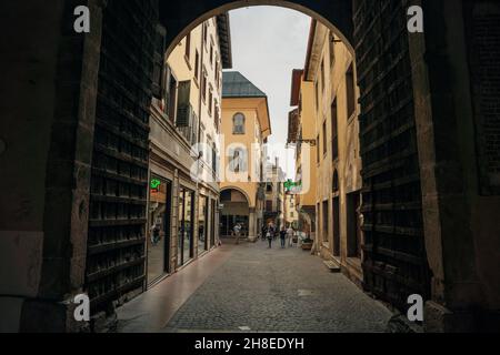 Häuser der schönen Stadt Belluno in der Provinz Venetien, Norditalien. Hochwertige Fotos Stockfoto