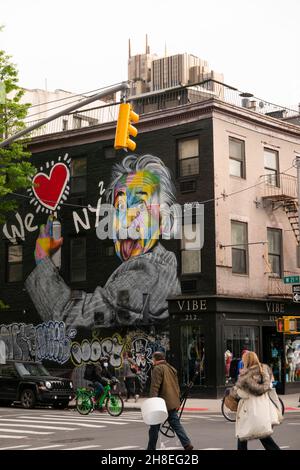 Einstein Wandgemälde für öffentliche Kunst auf einem Gebäude im Chelsea-Viertel Manhattan NYC Stockfoto