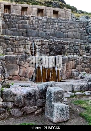 Inka-Brunnen an den Ruinen von Tambomachay Stockfoto