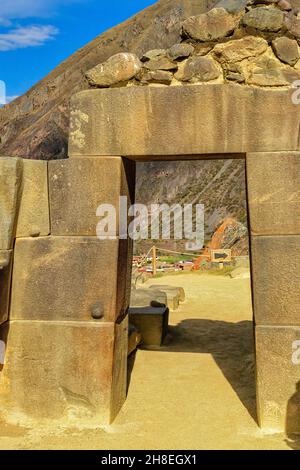 Tor der zehn Nischen im Sektor der zehn Nischen, Inka-Ruinen von Ollantaytambo Stockfoto