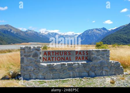 Eingang zu signieren, Arthurs Pass Nationalpark, Canterbury, Südinsel, Neuseeland Stockfoto
