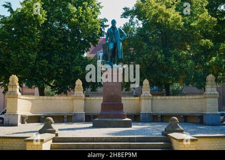 Schinkel-Denkmal am Kirchplatz, Neuruppin, Brandenburg, Deutschland Stockfoto