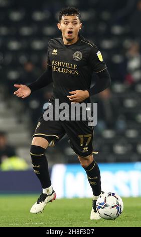 Derby, England, 29th. November 2021. Andre Dozzell von QPR während des Sky Bet Championship-Spiels im Pride Park Stadium, Derby. Bildnachweis sollte lauten: Darren Staples / Sportimage Stockfoto