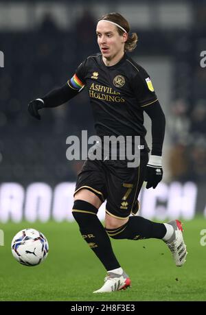 Derby, England, 29th. November 2021. Stefan Johansen von QPR während des Sky Bet Championship-Spiels im Pride Park Stadium, Derby. Bildnachweis sollte lauten: Darren Staples / Sportimage Stockfoto