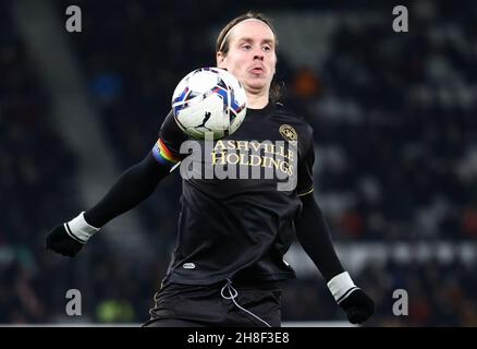 Derby, England, 29th. November 2021. Stefan Johansen von QPR während des Sky Bet Championship-Spiels im Pride Park Stadium, Derby. Bildnachweis sollte lauten: Darren Staples / Sportimage Stockfoto