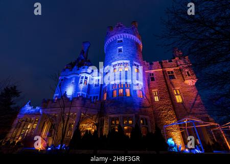 Casa Loma Winternachtbeleuchtung. Historisches Schloss in Toronto Stadt. Ontario, Kanada. Stockfoto