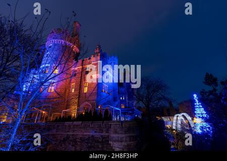 Casa Loma Winternachtbeleuchtung. Historisches Schloss in Toronto Stadt. Ontario, Kanada. Stockfoto