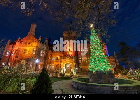 Casa Loma Winternachtbeleuchtung. Historisches Schloss in Toronto Stadt. Ontario, Kanada. Stockfoto