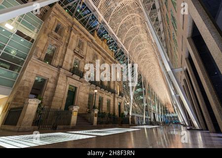 Toronto, Ontario, Kanada - 24 2021. November : Allen Lambert Gallerie in der Nacht. Stockfoto