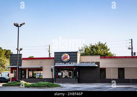 Augusta, GA USA - 07 16 21: Burger King Fast Food Restaurant Seite Stockfoto