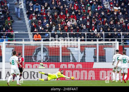 Mailand, Italien. 28th. November 2021. Italien, Mailand, 28 2021. november: Mike Maignan (Mailänder Torwart) in der ersten Halbzeit beim Fußballspiel gut sparen AC MILAN vs SASSUOLO, Serie A 2021-2022 day14, San Siro Stadion (Foto von Fabrizio Andrea Bertani/Pacific Press) Quelle: Pacific Press Media Production Corp./Alamy Live News Stockfoto