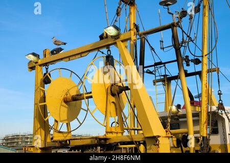 Kommerzielle Fischerei Trawler Winde und Takelage Stockfoto