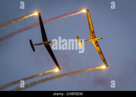 Das österreichische Segelflugteam Blanix zeigt auf einer Airshow eine schöne Show Stockfoto