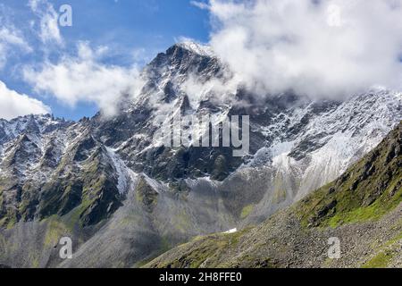 Berggipfel in Ostsibirien. August-Landschaft. Sayan. Burjatien. Russland Stockfoto