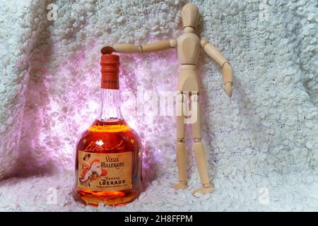 Tjumen, Russland, 27. November 2021: Cognac Lheraud Vieux Millenaire. Gründer ist Alexander Lero. Stockfoto
