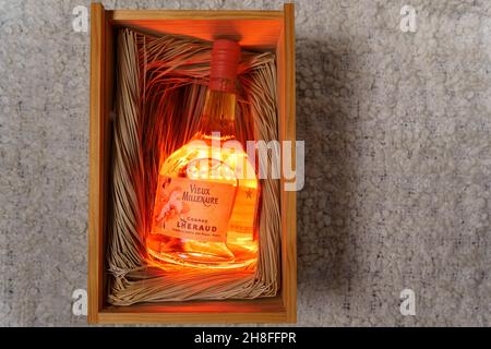 Tjumen, Russland, 27. November 2021: Lheraud Cognac Vieux Millenaire. Eine Flasche Alkohol Stockfoto