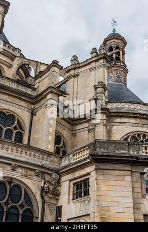 Detail der Strebepfeiler der gotischen Kirche Saint Eustache in Paris, Frankreich Stockfoto