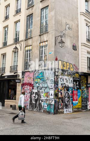 Street Art Graphiti in einem Gebäude in Paris, Frankreich Stockfoto