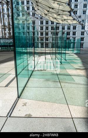 Architekturentwurf an der Grande Arche in La Defense in Paris, Frankreich Stockfoto