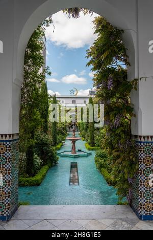 Schöner bewachsener Hof im Grande Mosquee de Paris, Frankreich Stockfoto