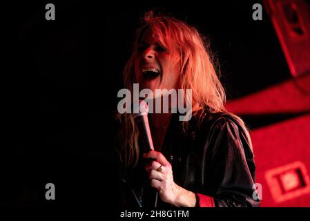 Malmoe, Schweden. 27th. November 2021. Die schwedische Indie-Rockband The Sounds gibt ein Live-Konzert im Kulturbolaget in Malmoe. Hier ist Sängerin Maja Ivarsson live auf der Bühne zu sehen. (Foto: Gonzales Photo - Joe Miller). Stockfoto