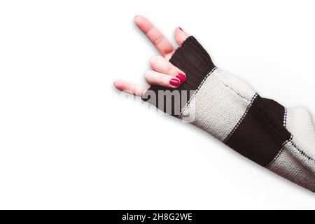Die Hand der Frau macht Liebe Zeichen Sprache. Hand Liebe Zeichen isoliert auf weißem Hintergrund. Stockfoto