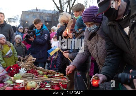 KIEW, UKRAINE - 27. November 2021: Gedenkfeier für die Opfer des 1923-1933-jährigen Hungertodes in der Ukraine Stockfoto