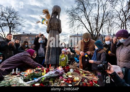 KIEW, UKRAINE - 27. November 2021: Gedenkfeier für die Opfer des 1923-1933-jährigen Hungertodes in der Ukraine Stockfoto