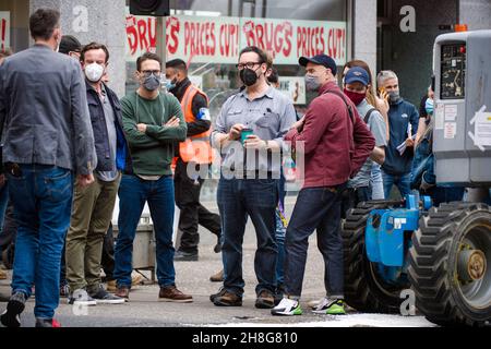 Regisseur James Mangold inspiziert den Drehort in Glasgow für die bevorstehenden Dreharbeiten von Indiana Jones 5. Kredit: Euan Cherry Stockfoto