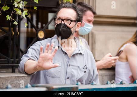 Regisseur James Mangold inspiziert den Drehort in Glasgow für die bevorstehenden Dreharbeiten von Indiana Jones 5. Kredit: Euan Cherry Stockfoto