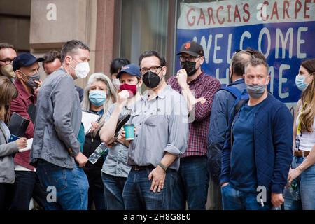 Regisseur James Mangold inspiziert den Drehort in Glasgow für die bevorstehenden Dreharbeiten von Indiana Jones 5. Kredit: Euan Cherry Stockfoto