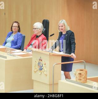 Schwedens erste weibliche Premierministerin Magdalena Andersson kehrt nach dem Rücktritt zurück. Schwedens erste Premierministerin wurde erneut in den Spitzenjob berufen, nachdem sie aufgrund politischer Unruhen innerhalb von Stunden nach ihrem Amtsantritt in der vergangenen Woche zum Rücktritt gezwungen wurde. 30. November 2021. Foto von Ninni Andersson/Regeringskansliet/Stella Pictures/ABACAPRESS.COM Quelle: Abaca Press/Alamy Live News Stockfoto