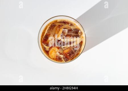 Erfrischendes Espresso-Getränk mit Kaffee- und Milchgeschmack Stockfoto
