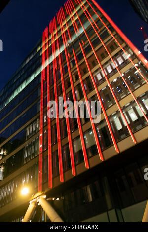 Außen farbenfrohe Beleuchtung Moor Place Bürogebäude Außenbeleuchtung nachts beleuchtet Fore Street in Moorgate City of London UK KATHY DEWITT Stockfoto