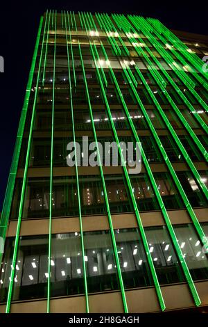 Außen farbenfrohe Beleuchtung Moor Place Bürogebäude Außenbeleuchtung nachts beleuchtet Fore Street in Moorgate City of London UK KATHY DEWITT Stockfoto