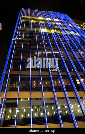 Außen farbenfrohe Beleuchtung Moor Place Bürogebäude Fassade beleuchtet nachts 1 Fore Street in Moorgate City of London UK KATHY DEWITT Stockfoto