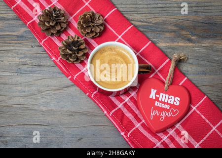 Romantisches Weihnachtskaffeekonzept. Stockfoto