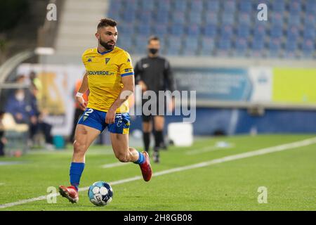 Estoril, Portugal. 29th. November 2021. Carles Soria Verteidiger von Estoril Praia in Aktion während des portugiesischen Fußballspiels der Primeira Liga zwischen Estoril Praia und Santa Clara im Stadion António Coimbra da Mota in Estoril, Portugal. Valter Gouveia/SPP Credit: SPP Sport Press Photo. /Alamy Live News Stockfoto