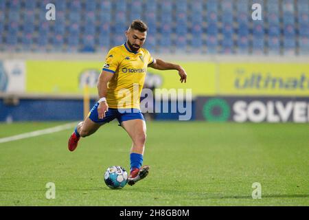 Estoril, Portugal. 29th. November 2021. Carles Soria Verteidiger von Estoril Praia in Aktion während des portugiesischen Fußballspiels der Primeira Liga zwischen Estoril Praia und Santa Clara im Stadion António Coimbra da Mota in Estoril, Portugal. Valter Gouveia/SPP Credit: SPP Sport Press Photo. /Alamy Live News Stockfoto