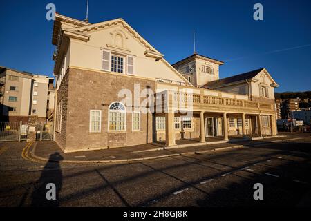 Weston-super-Mare Küstenstadt in Somerset, England. Stones Cafe, Knightstone Island Causeway im Bristol Channel Stockfoto