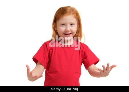 Portrait von niedlichen Rotschopf emotionale kleine Mädchen auf einem weißen isoliert Stockfoto