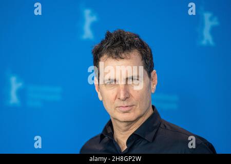 BERLIN, DEUTSCHLAND-Februar 10: Yuval Adler posiert bei der Fotoschau „The operative“ (die Agentin) während der Berlinale 69th Stockfoto