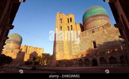 Abendansicht der Bibi-Khanym Moschee - Registan - Samarkand - Usbekistan Stockfoto